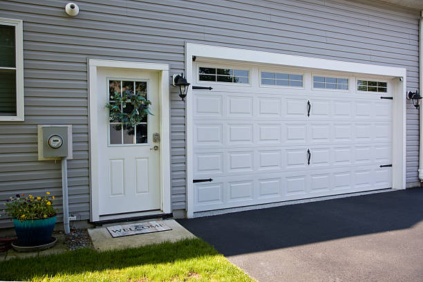 24/7 Emergency Garage Door Panel Replacement experts in Johnson County County, IA